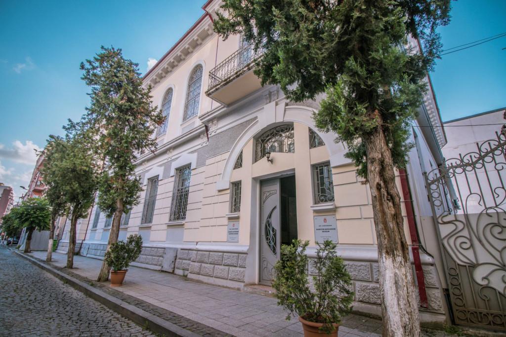 აჭარის ხარიტონ ახვლედიანის სახელობის მუზეუმი - museum of adjara batumi