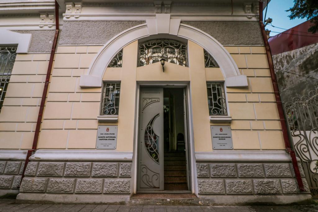 აჭარის ხარიტონ ახვლედიანის სახელობის მუზეუმი - museum of adjara batumi