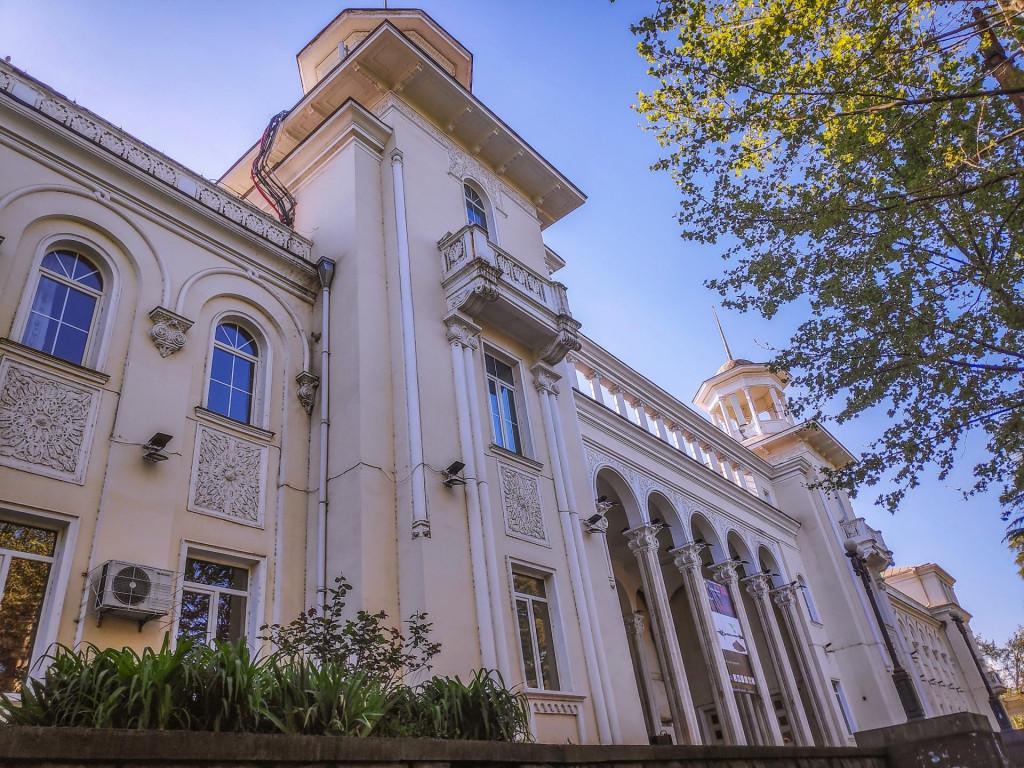რუსთავის დრამატული თეატრი - Rustavi Theater