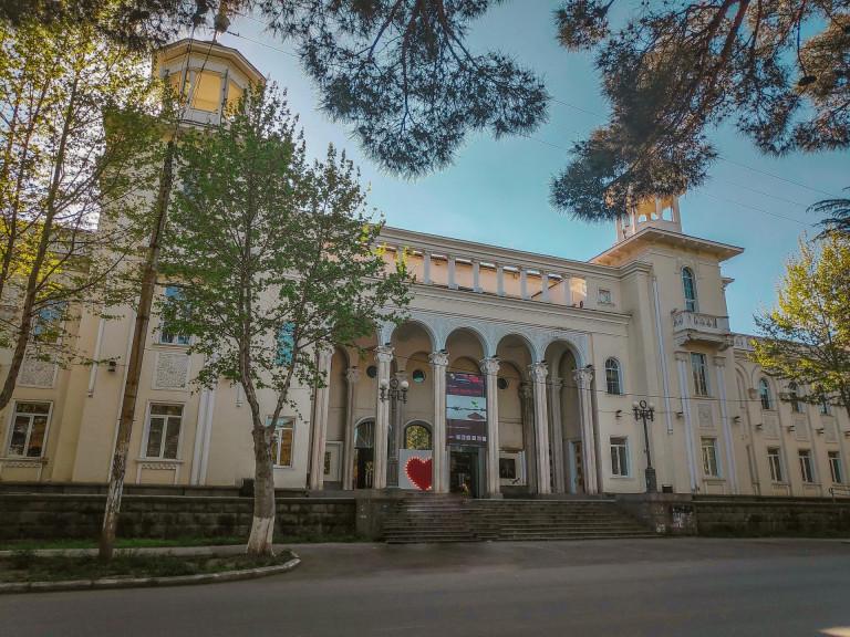 რუსთავის დრამატული თეატრი - Rustavi Theater