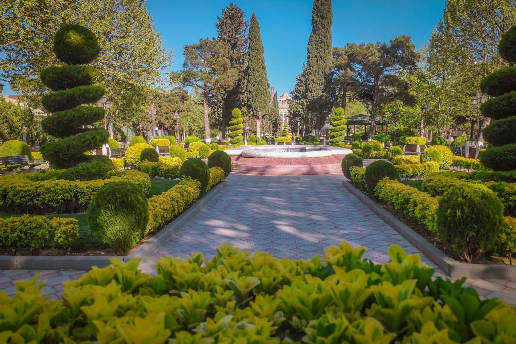 რუსთავის ჰეიდარ ალიევის სახელობის სკვერი - Square in Rustavi
