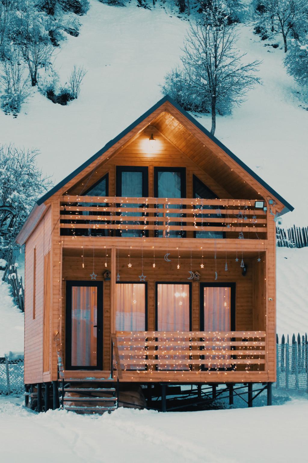 ხის სახლი მესტიაში - wood house in Mestia