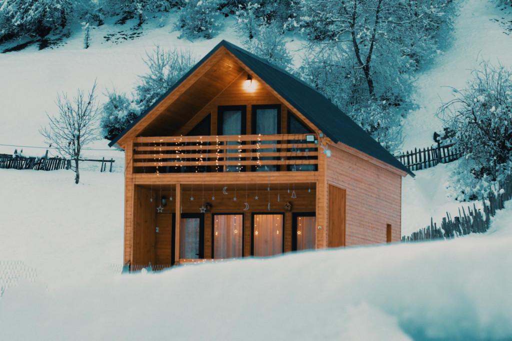 ხის სახლი მესტიაში - wood house in Mestia