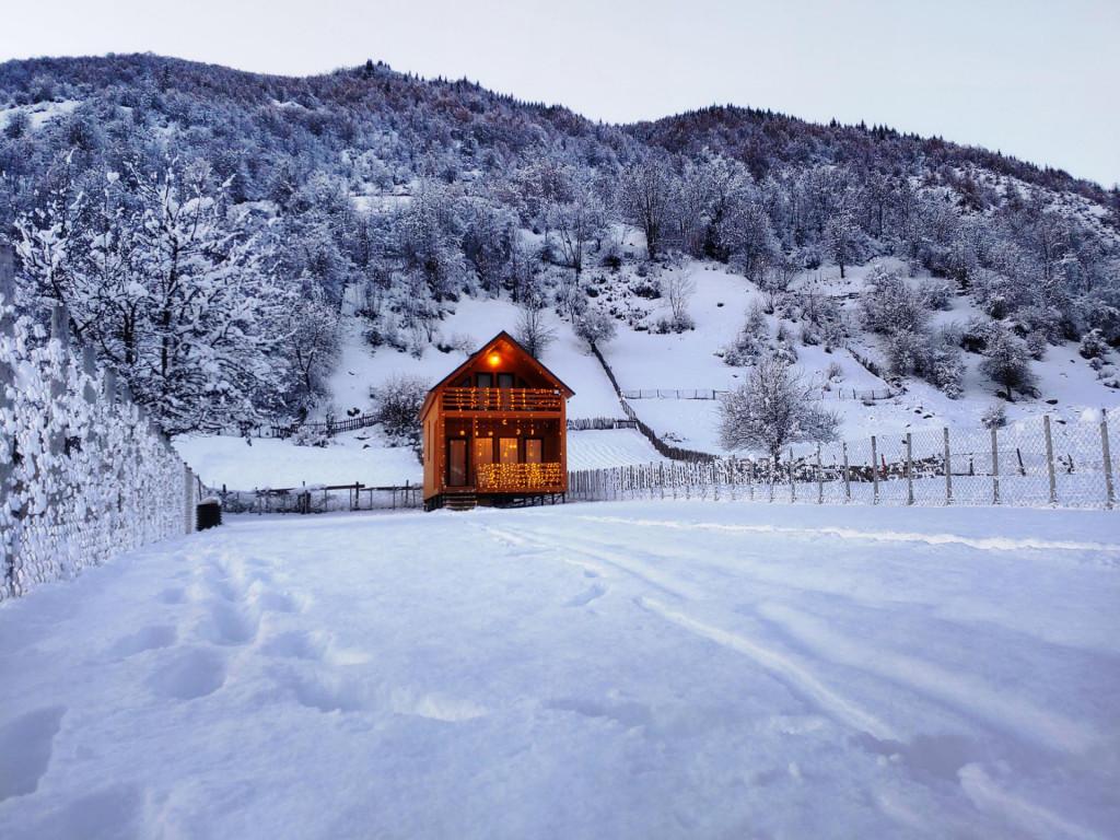 ხის სახლი მესტიაში - wood house in Mestia