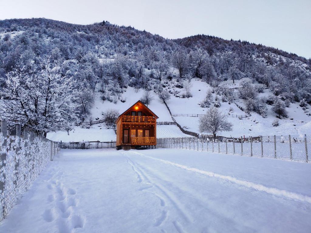 ხის სახლი მესტიაში - wood house in Mestia