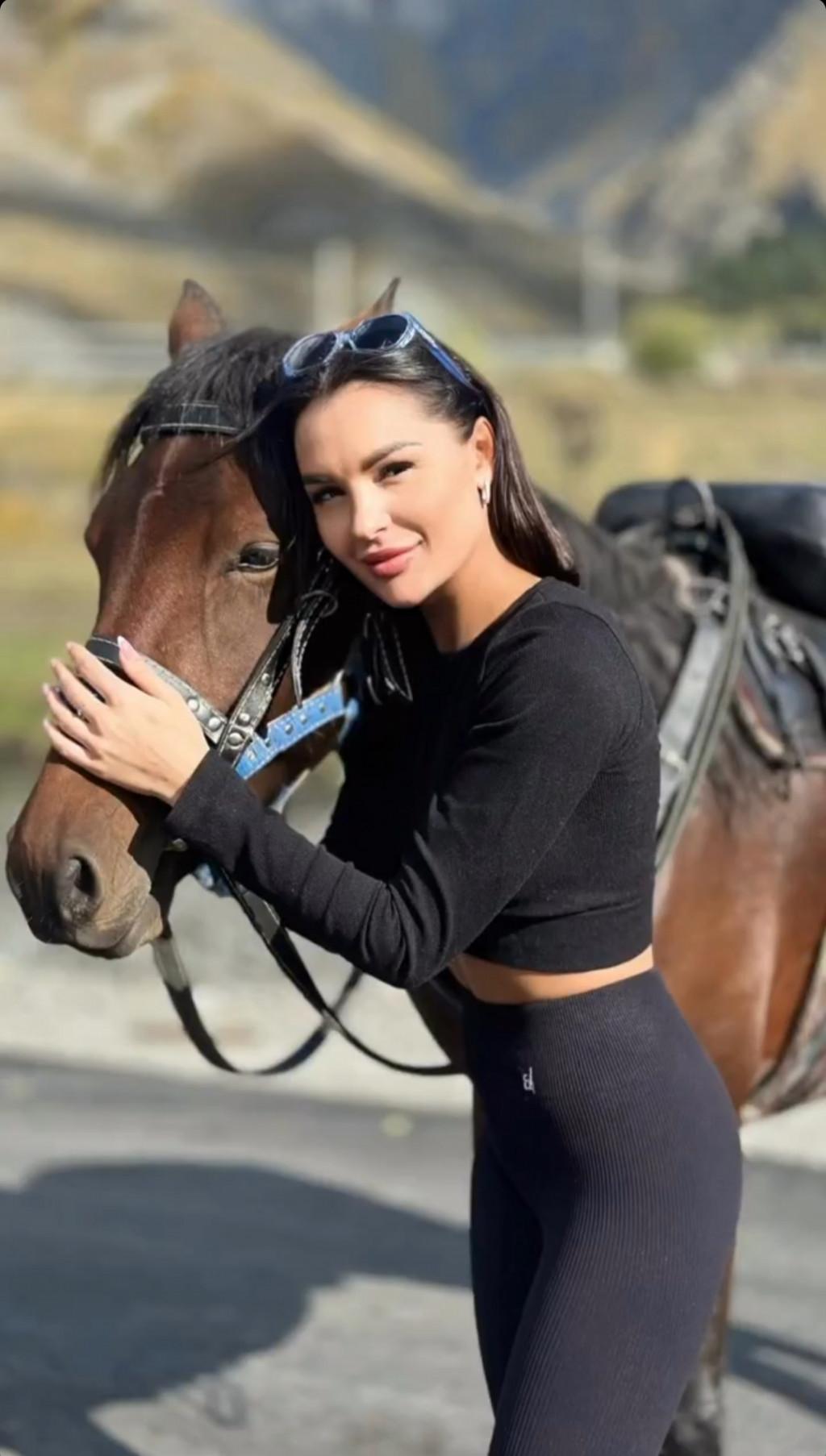 Horse Riding Tour in Kazbegi