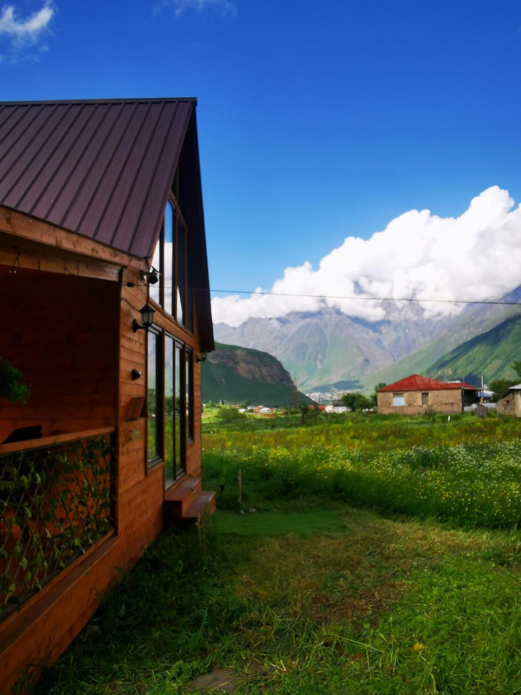 ქირავდება დღიურად კოტეჯი ყაზბეგში