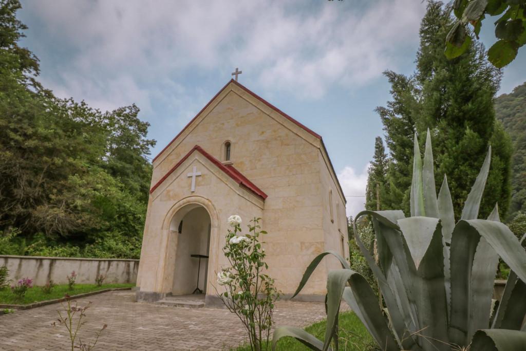 სოფელი ხიდის ეკლესია, village Khidi church