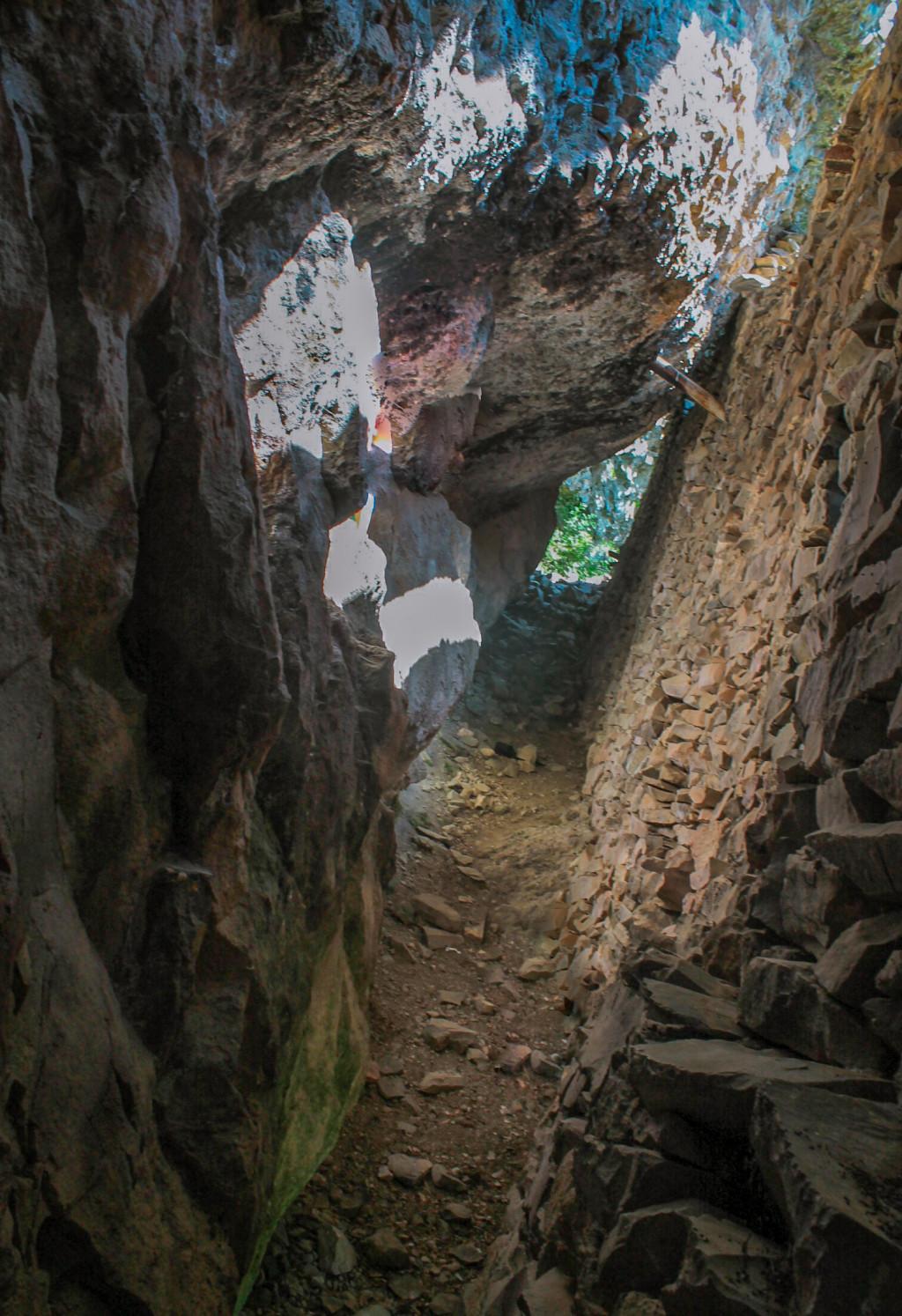 ელგუჯას ციხე (გამოქვაბული), ხადას ხეობა - Elguja Fortress, Khada gorge