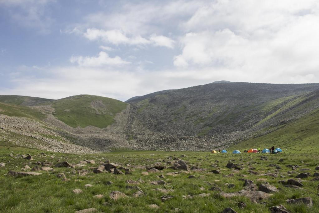 საბანაკე ლევანის ტბასთან