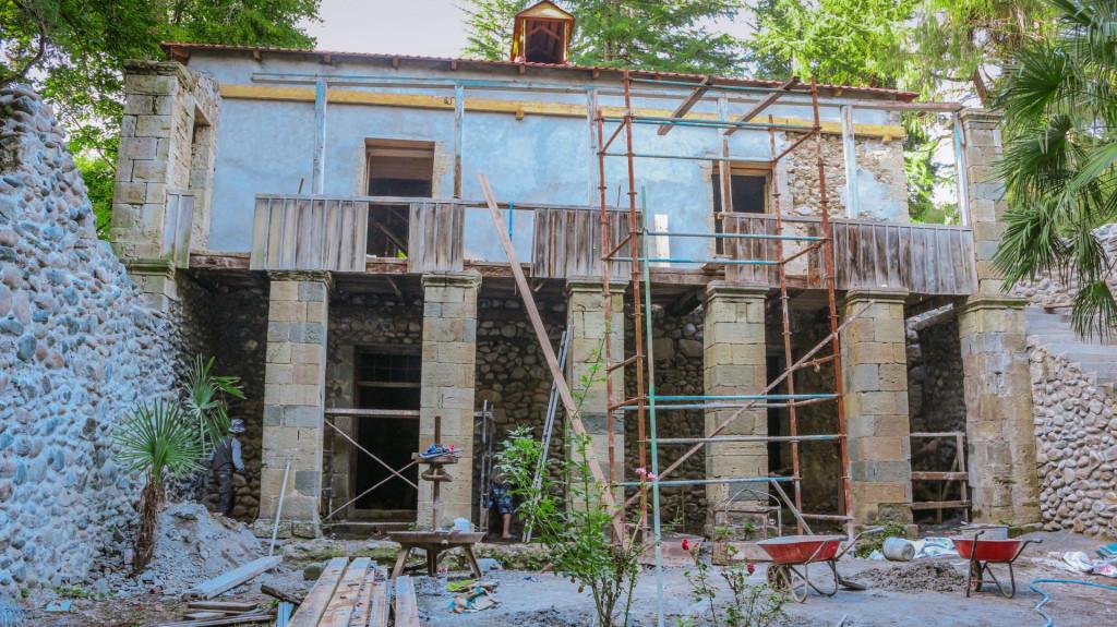 ერისთავების ციხე-დარბაზი, დენდროლოგიური პარკი, გორაბერეჟოული, ჩოხატაური, გურია - Eristavi Castle, Dendrological Park, Goraberezhuli, Chokhatauri, Guria