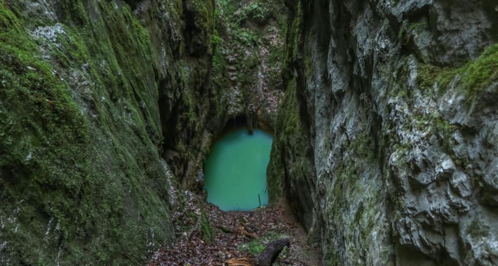 გაბზარული ტბა - Gabzaruli Tba (Cracked Lake)