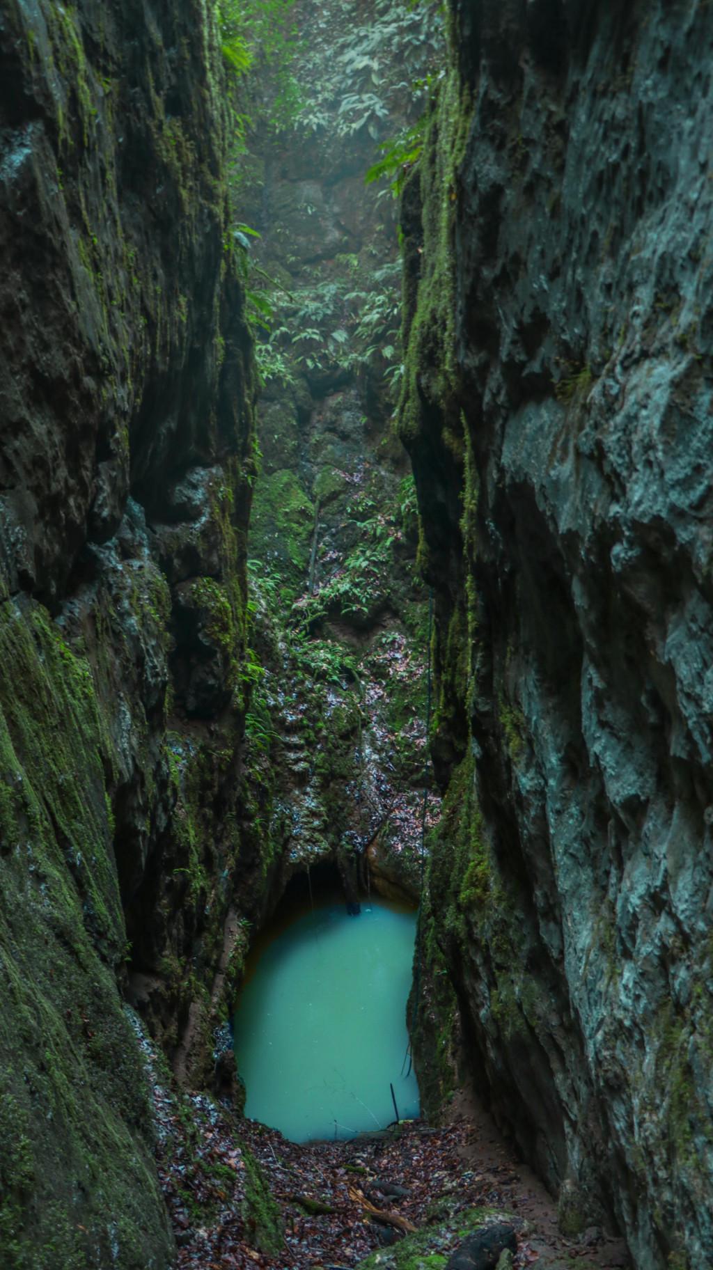 გაბზარული ტბა - Gabzaruli Tba (Cracked Lake)