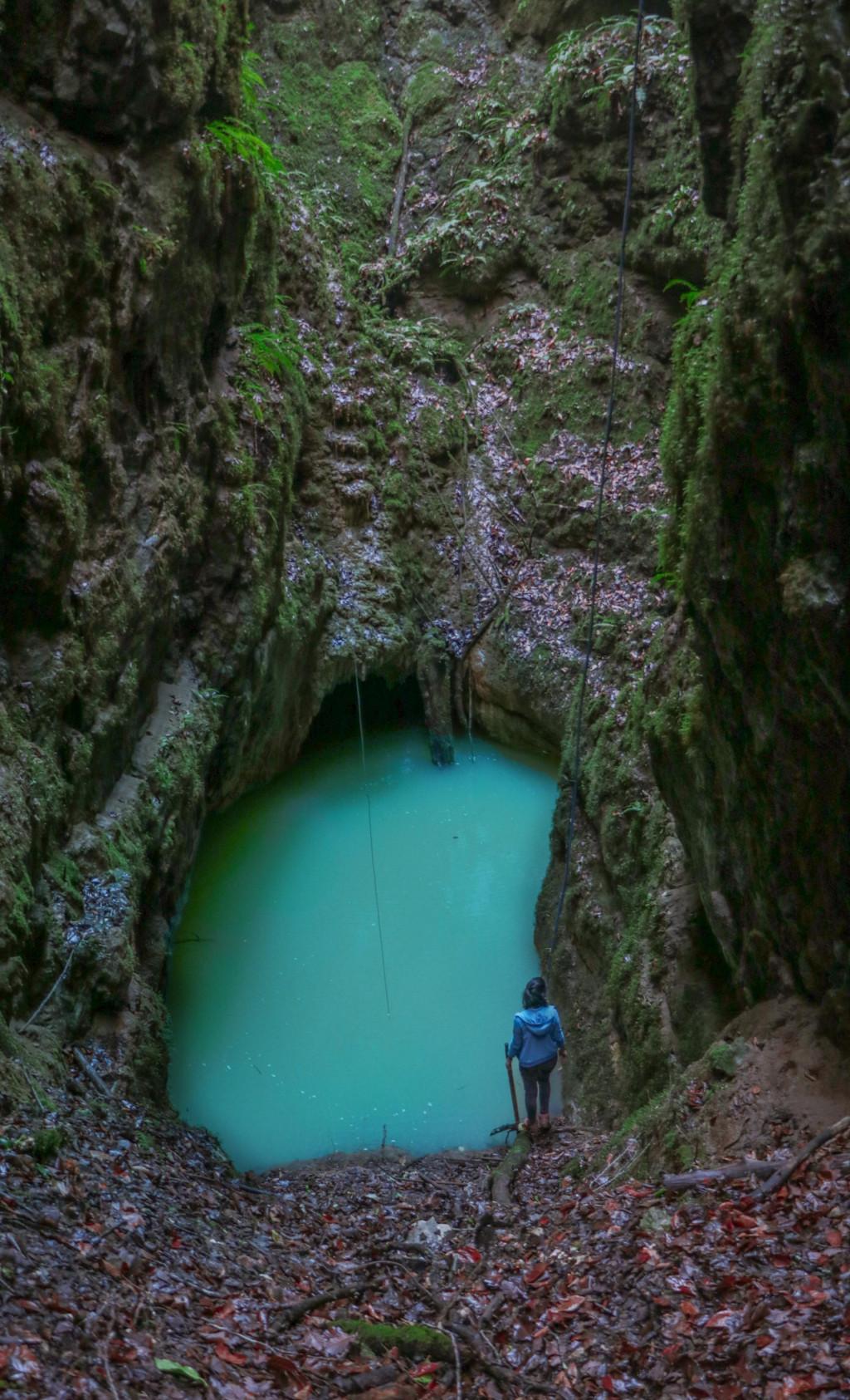 გაბზარული ტბა - Gabzaruli Tba (Cracked Lake)
