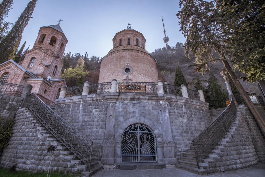 Mamadaviti, Father\'s David church, Mtatsminda pantheon