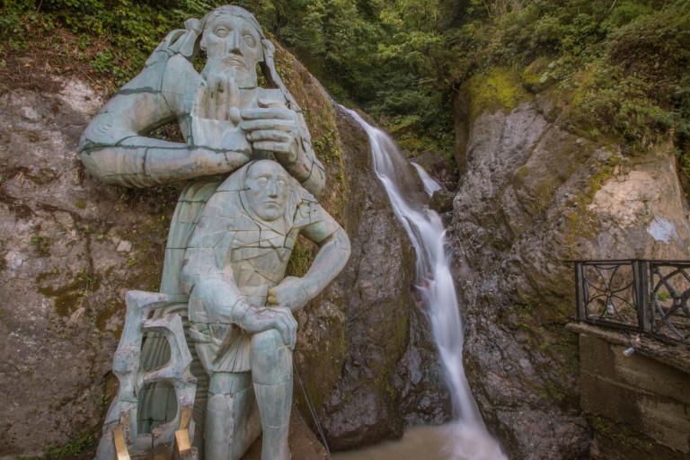 ანდრია პირველწოდებულის ქანდაკება და ჩანჩქერი, სარფი - Andrew the First Called Stone and Waterfall, Sarpi