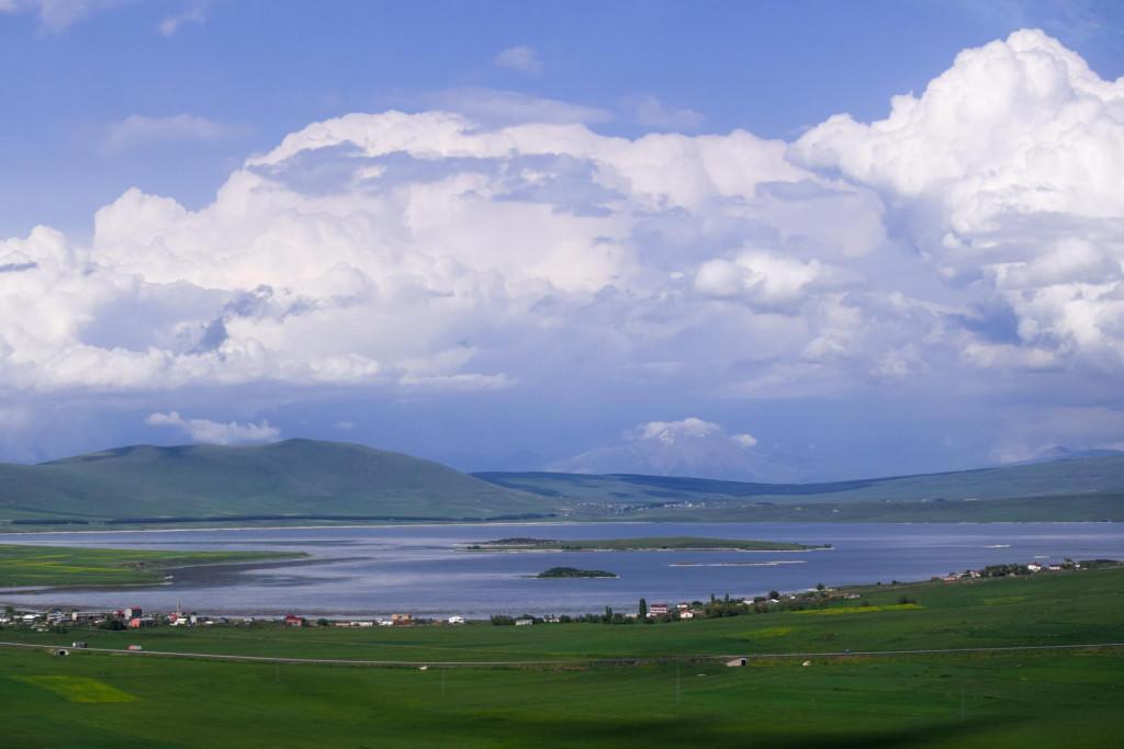 კარწახის ტბა