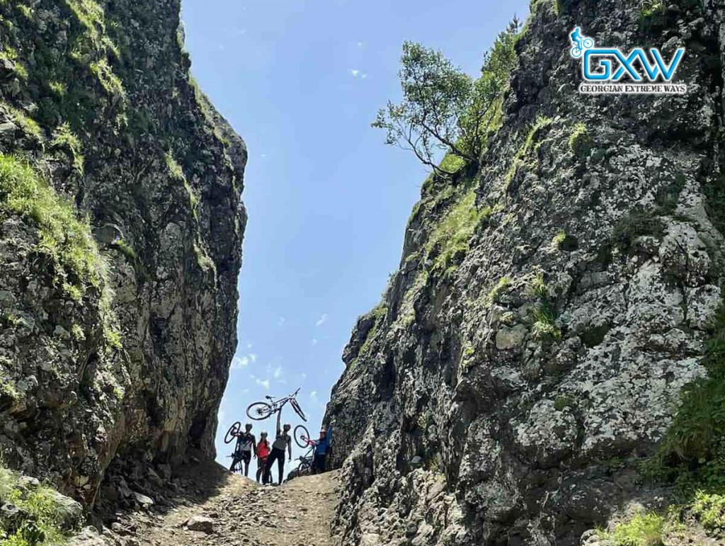 ველოტური კლდეკარზე