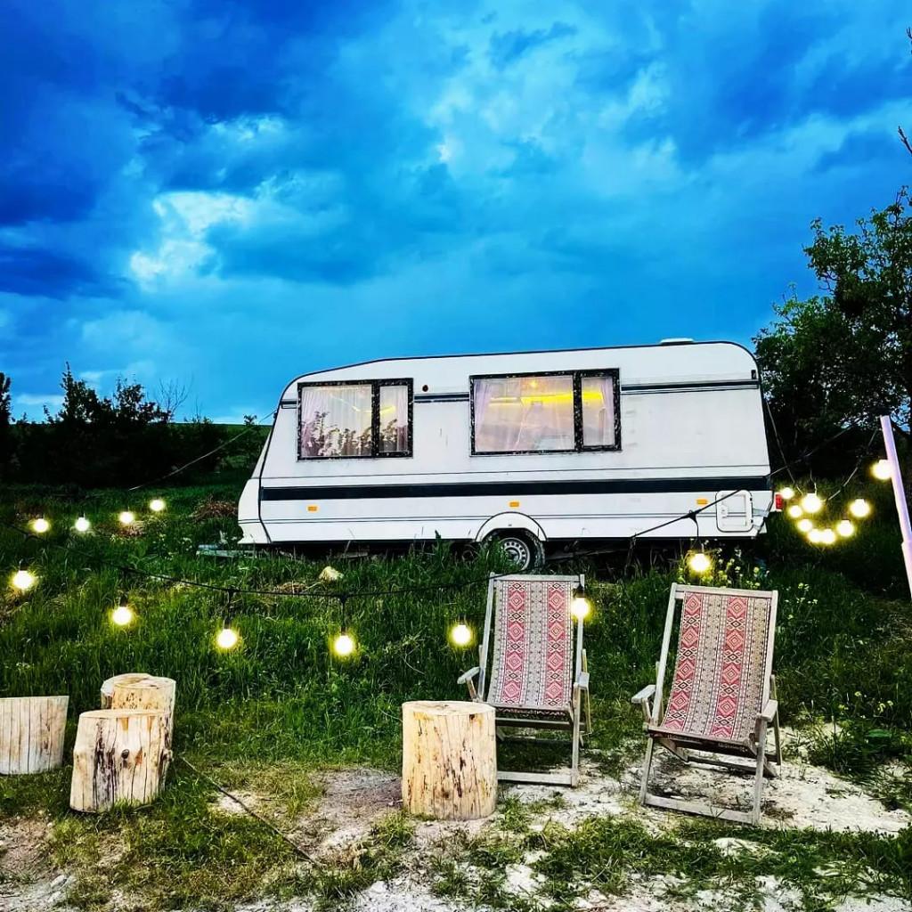 ოთახი#8 • Room #8