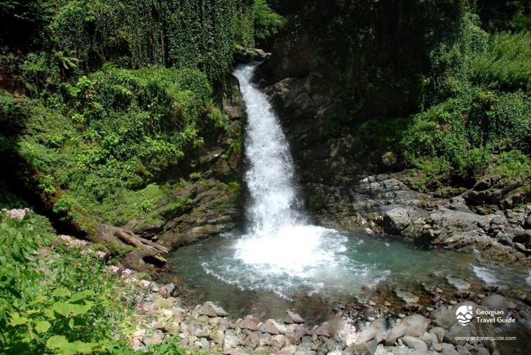 rocho-waterfall