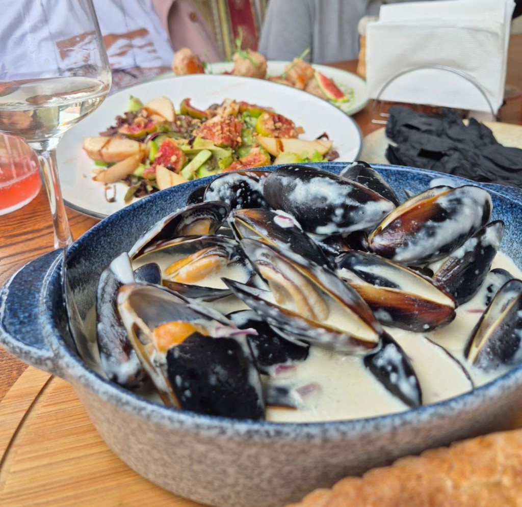 A mussel dish at Sakhli