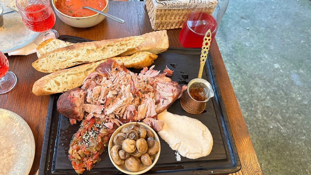 A sharing platter of meat at Sakhli