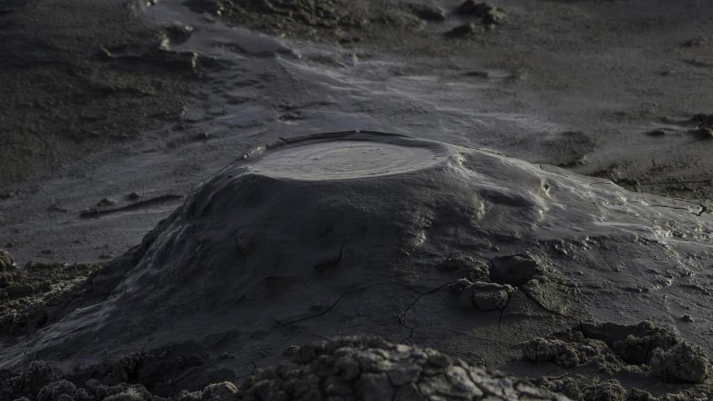 Takhti-tepha Mud Volcano - ტახტითეფას ტალახის ვულკანი