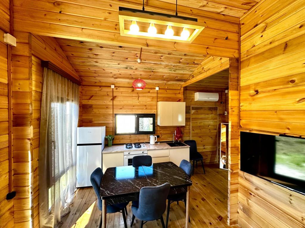 კოტეჯი შეკვეთილში