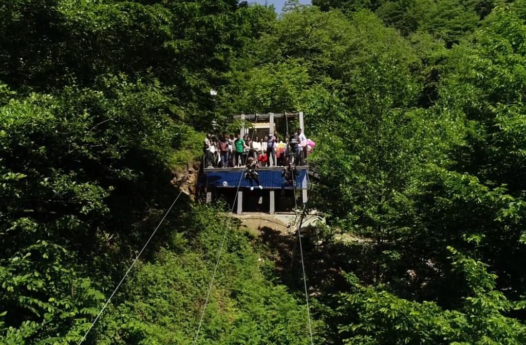 ზიპლაინi მახუნცეთში